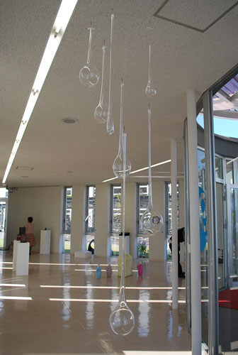 ガラス作家 白石和子2008年作品「滴り」